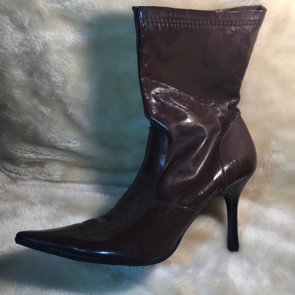 Sexy, shiny mid calf brown form fitting boots